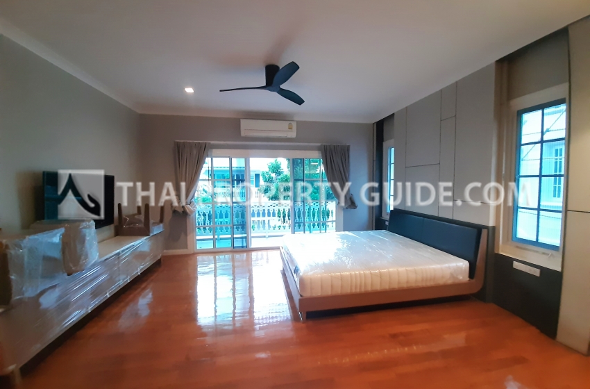 House with Shared Pool in Sukhumvit 